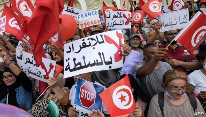 قبل احتجاجات 14 يناير.. تونس تعيد حظر التجول الليلي وتمنع كل التجمعات لمدة أسبوعين