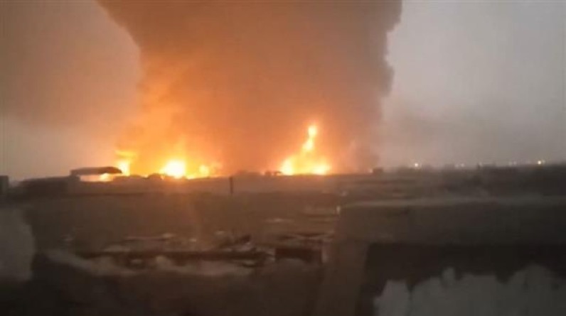 جيش الاحتلال يقصف ميناء الحديدة باليمن بـ 12 غارة إسرائيلية