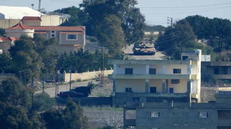 "النبطية على خط النار.. كيف يعيش الناس تحت قصف العيد؟"