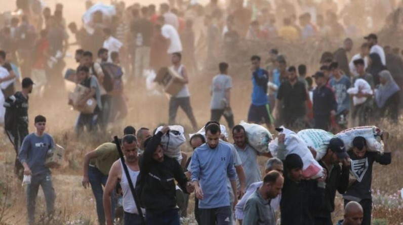 مجازر الخبز.. استشهاد 42 فلسطينيا عند مركز توزيع المساعدات وسط غزة