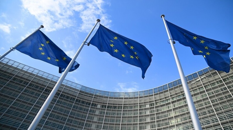 رئيسة المفوضية الأوروبية: توغل روسيا بالمجال الجوي الروماني انتهاك للسيادة الأوروبية وتهديد للأمن الإقليمي