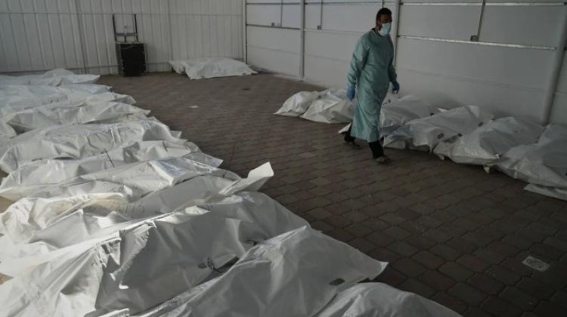 غزة: الاحتلال يحتجز جثامين مئات الشهداء ويعيد 165 تعرضوا للتعذيب والإعدام الميداني