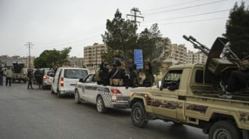 الجيش السوري ينشر  وحداته بمحافظة السويداء عقب اشتباكات عنيفة أوقعت قتلى