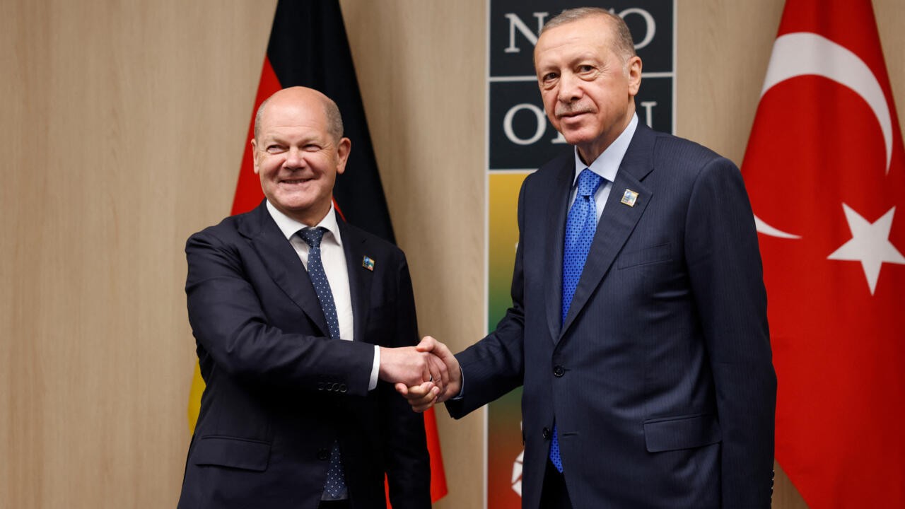كيف برأ أردوغان حماس أمام المستشار الألماني؟