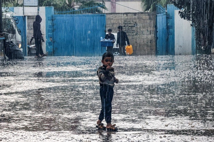 الدفاع المدني: جميع مناطق مدينة غزة عاشت يوماً بالغ الصعوبة وعاجزين عن العمل