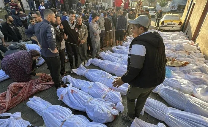 شكوى جنائية في التشيك ضد المغني الإسرائيلي نوام تسورييلي بتهمة جرائم حرب في غزة