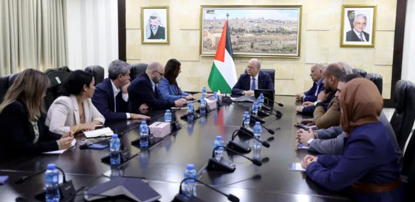 محمد مصطفى يشدد: لا دولة فلسطينية دون قطاع غزة.. ومساعٍ لتثبيت وقف إطلاق النار
