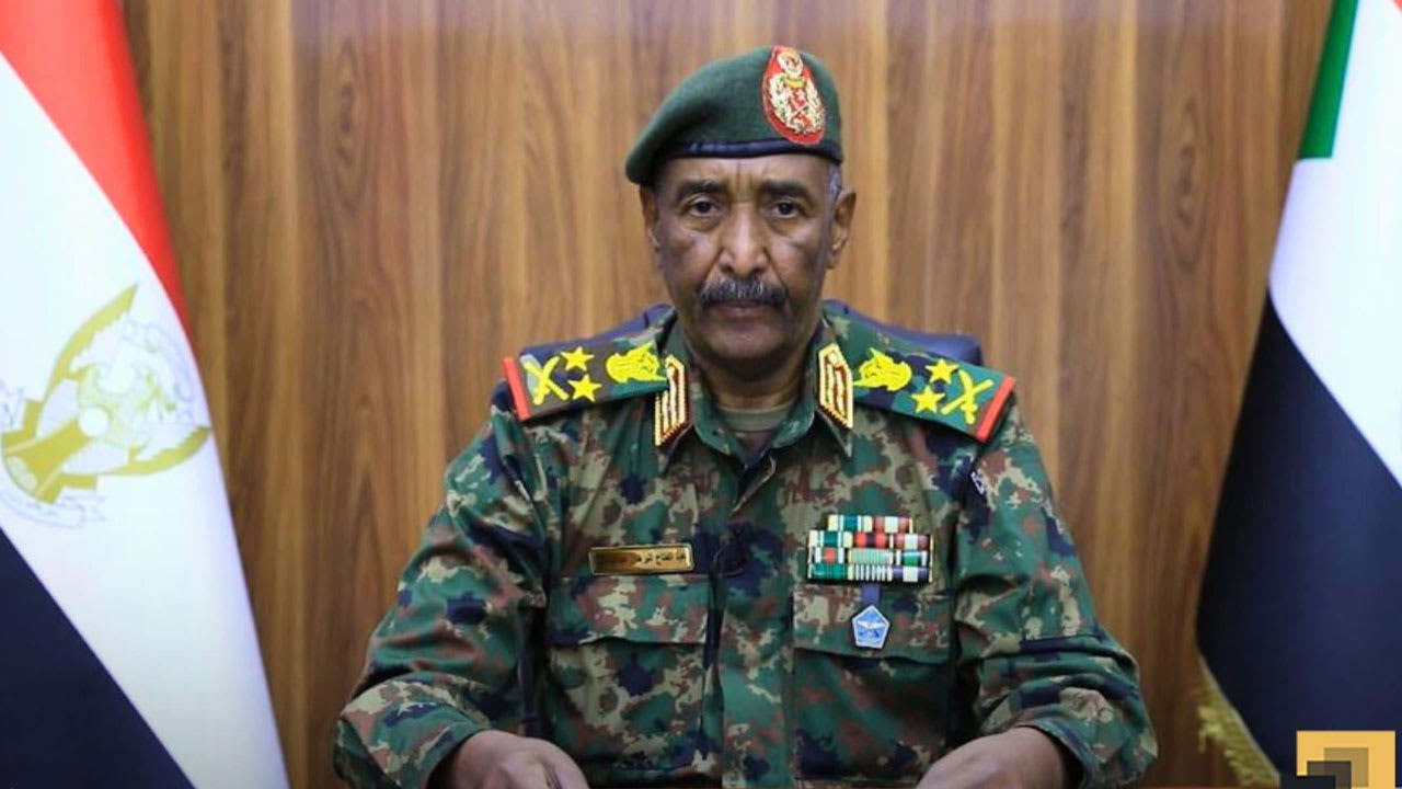 البرهان يؤكد السعي للسلام.. والعدوان يضاعف معاناة السودان