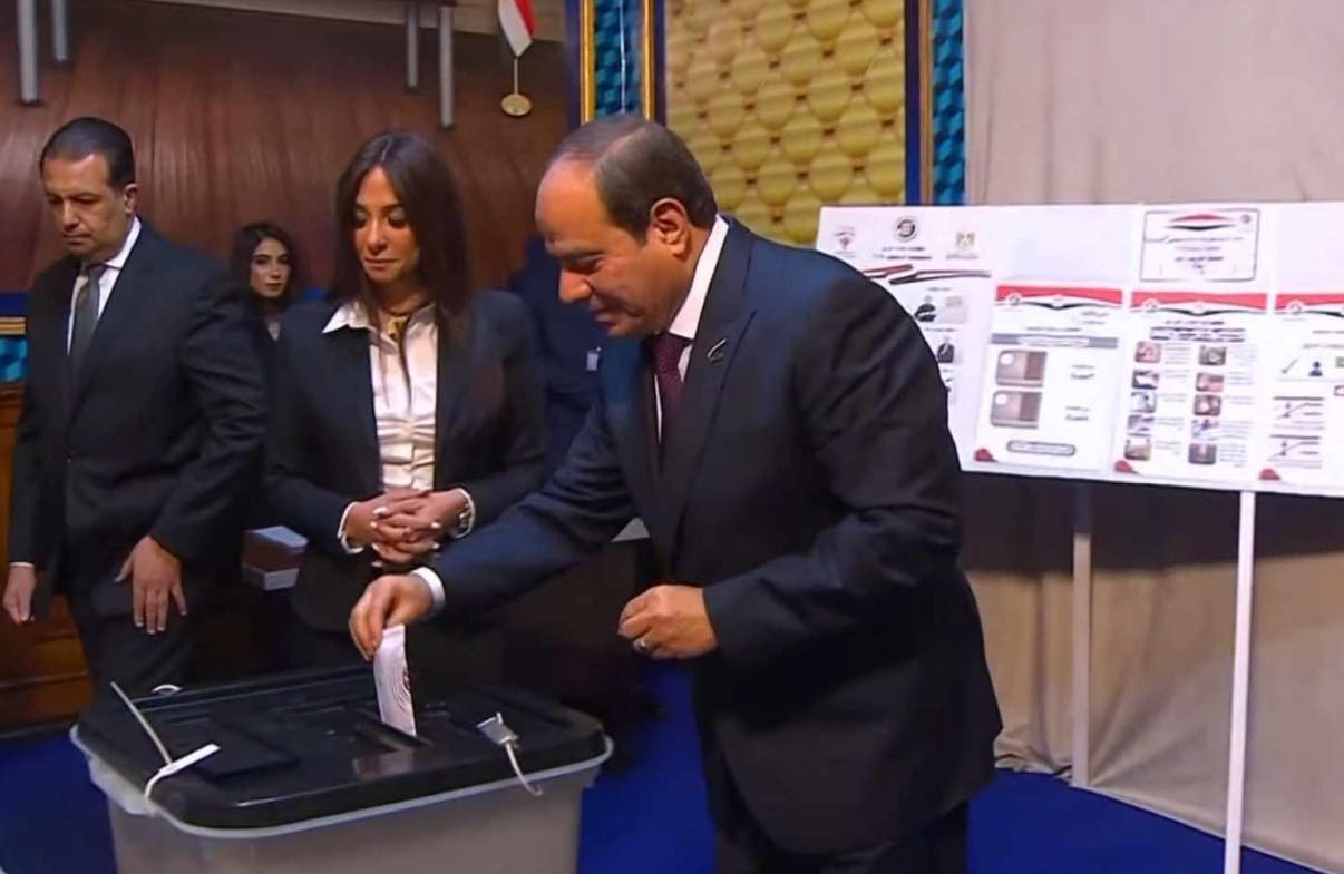 زلزال سياسي في مصر: السيسي يوجه بإلغاء نتائج انتخابات البرلمان
