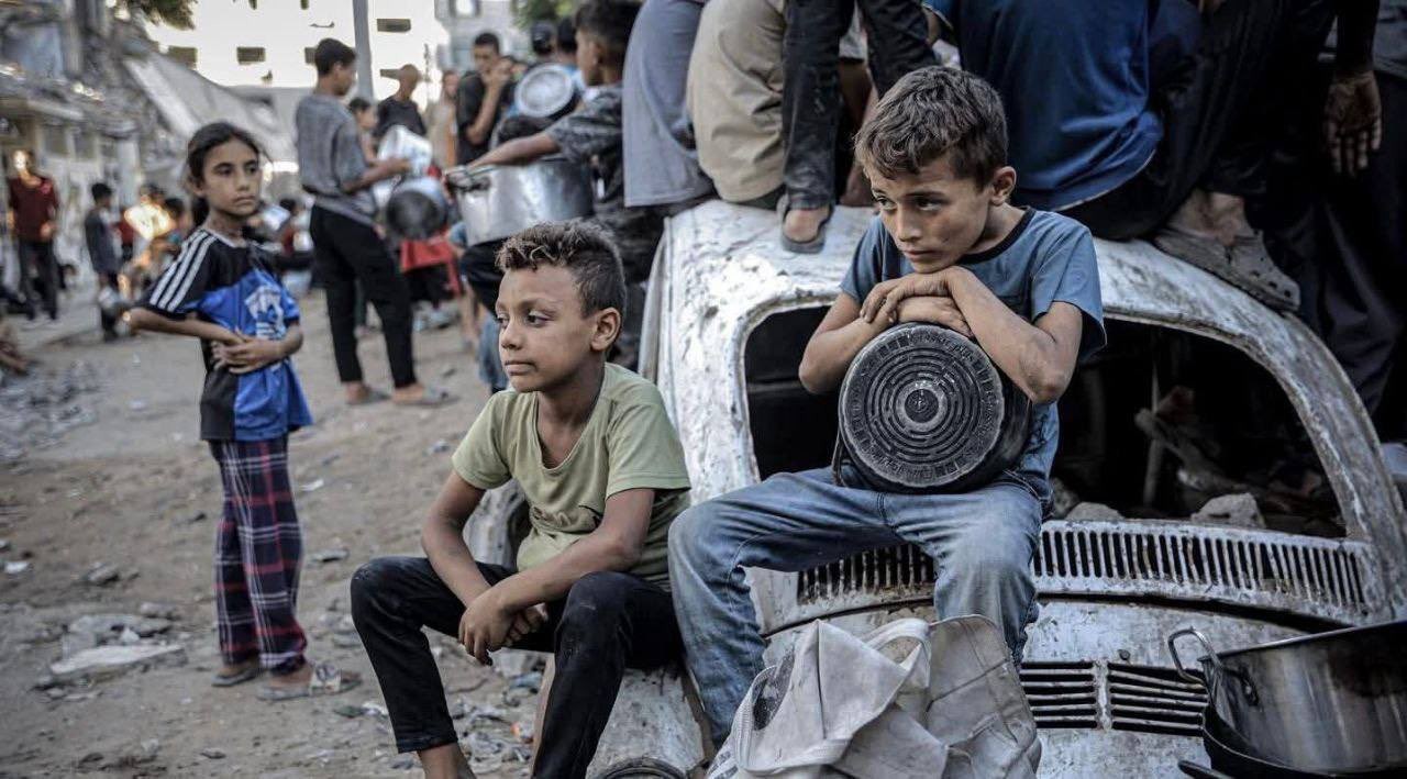 التحولات النفسية في زمن الحرب: كيف تتغير هويات الشعوب تحت الضغط