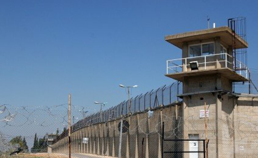 سجون الاحتلال بغزة,, صرخات صامتة لآلاف الأسرى الفلسطينيين