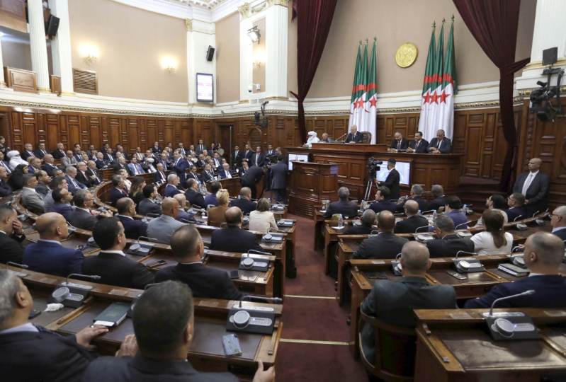 قانون تجريم الاستعمار الفرنسي.. الجزائر تنتقل من الدفاع إلى الهجوم التشريعي ضد باريس