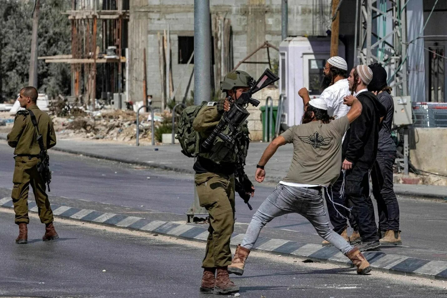الضفة الغربية.. تآكل أراضي الفلسطينيين واعتداءات المستوطنين واستيطان بالتدريج