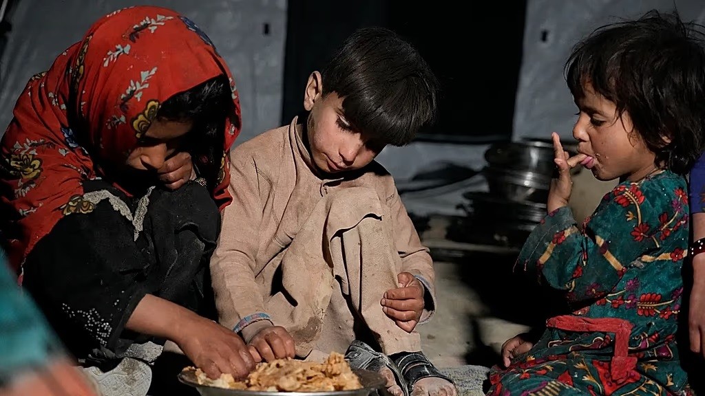 أفغانستان والمجاعة الشتوية.. العقوبات وتراجع الدعم الدولي يدفعان الملايين نحو الكارثة