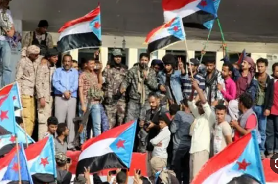 اليمن على مفترق طرق.. تصعيد "الانتقالي" في المهرة وحضرموت وإعادة تشكيل التحالفات الإقليمية