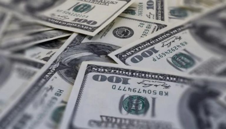 أداء الدولار الأمريكي في 2025: لماذا سجلت العملة الخضراء أسوأ تراجع سنوي منذ عقد؟