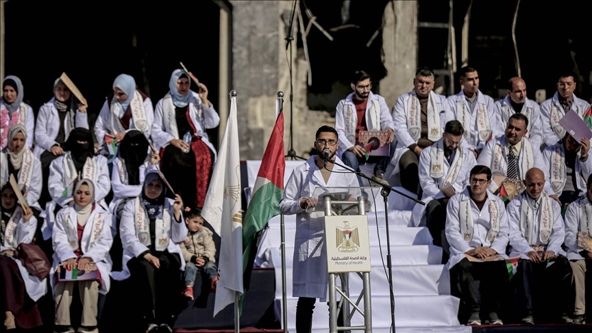 من قلب الدمار في مجمع الشفاء غزة تحتفي بتخريج 168 طبيبًا فلسطينيًا