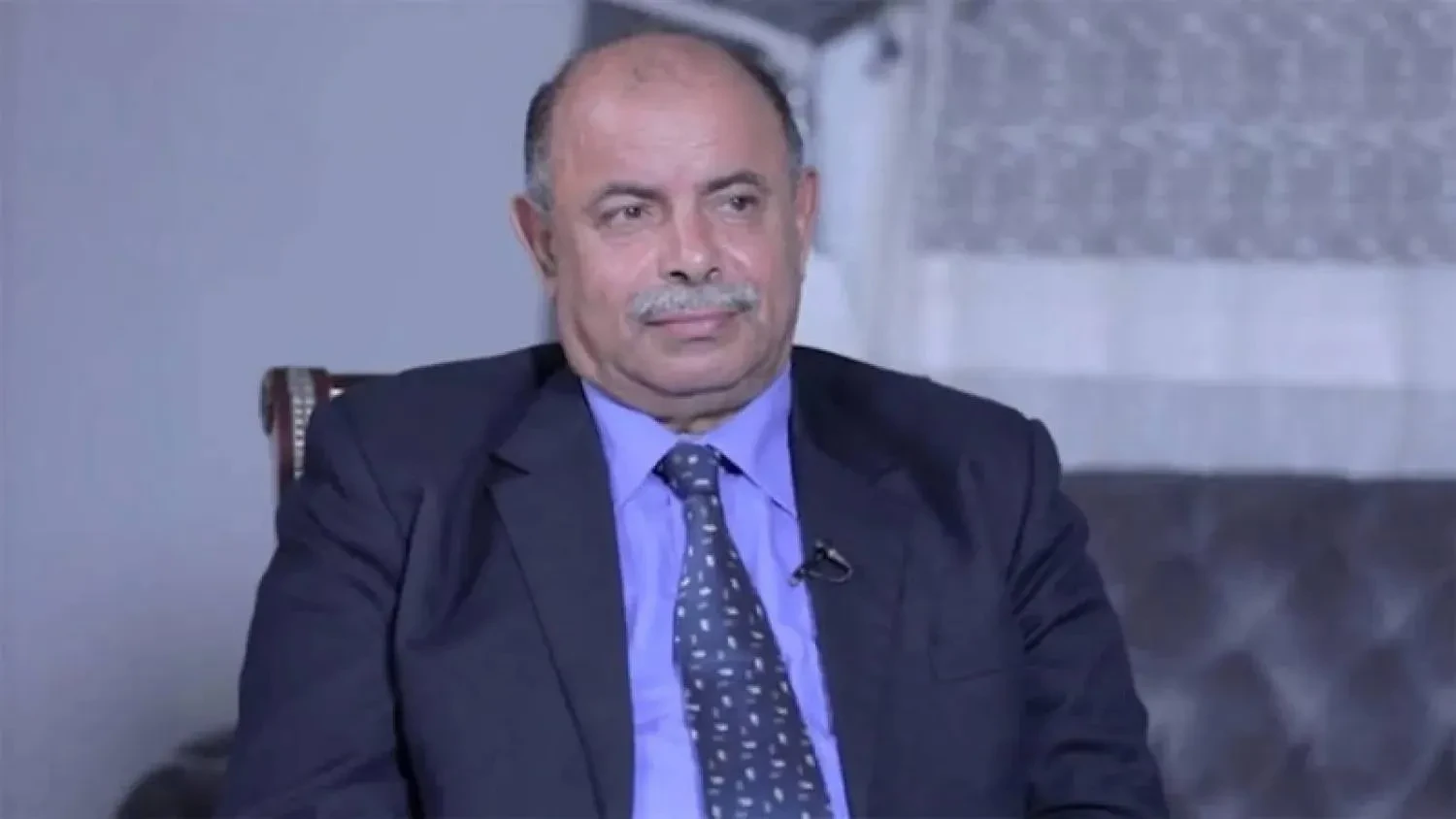 قوات الإمارات بدأت الانسحاب من حضرموت.. والعليمي يحذر من تمرد «الانتقالي»
