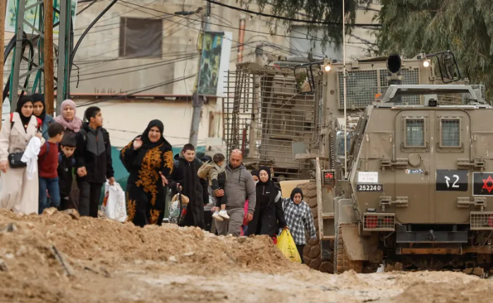 أونروا: 12 ألف طفل يعيشون نزوحاً قسرياً شمال الضفة الغربية وسط استمرار عملية "الجدار الحديدي"