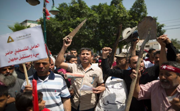 مستقبل الدخل في مهب الريح.. كيف تحول "الأمان الوظيفي" في قطاع غزة إلى ذكريات من الماضي؟ (خاص)