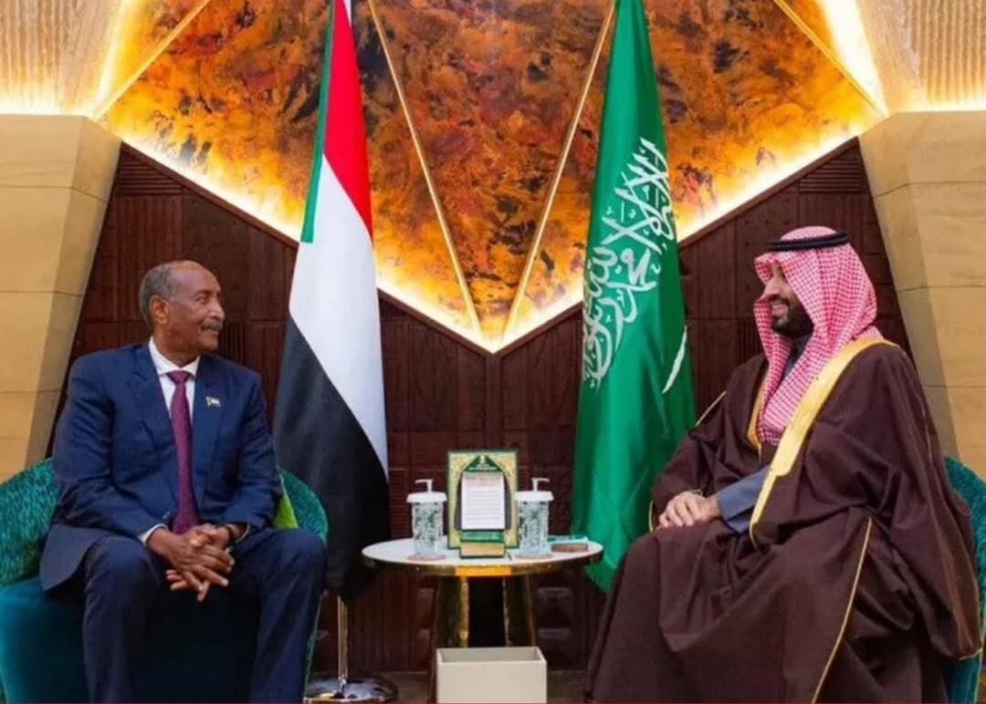 رئيس مجلس السيادة الانتقالي، عبد الفتاح البرهان مع ولي العهد السعودي، محمد بن سلمان، في الرياض، 15 ديسمبر 2025. المصدر حساب البرهان على إكس