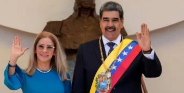زلزال سياسي عالمي.. اعتقال نيكولاس مادورو ونقله إلى الولايات المتحدة لمواجهة "أقصى العقوبات"
