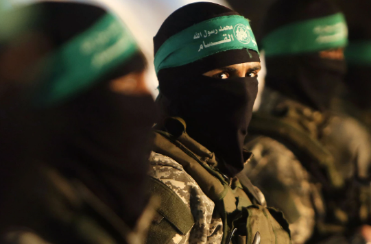 تفاصيل "ملف الأسرى" بعد وقف إطلاق النار.. كيف أدارت القسام عملية التسليم رغم خروقات الاحتلال؟