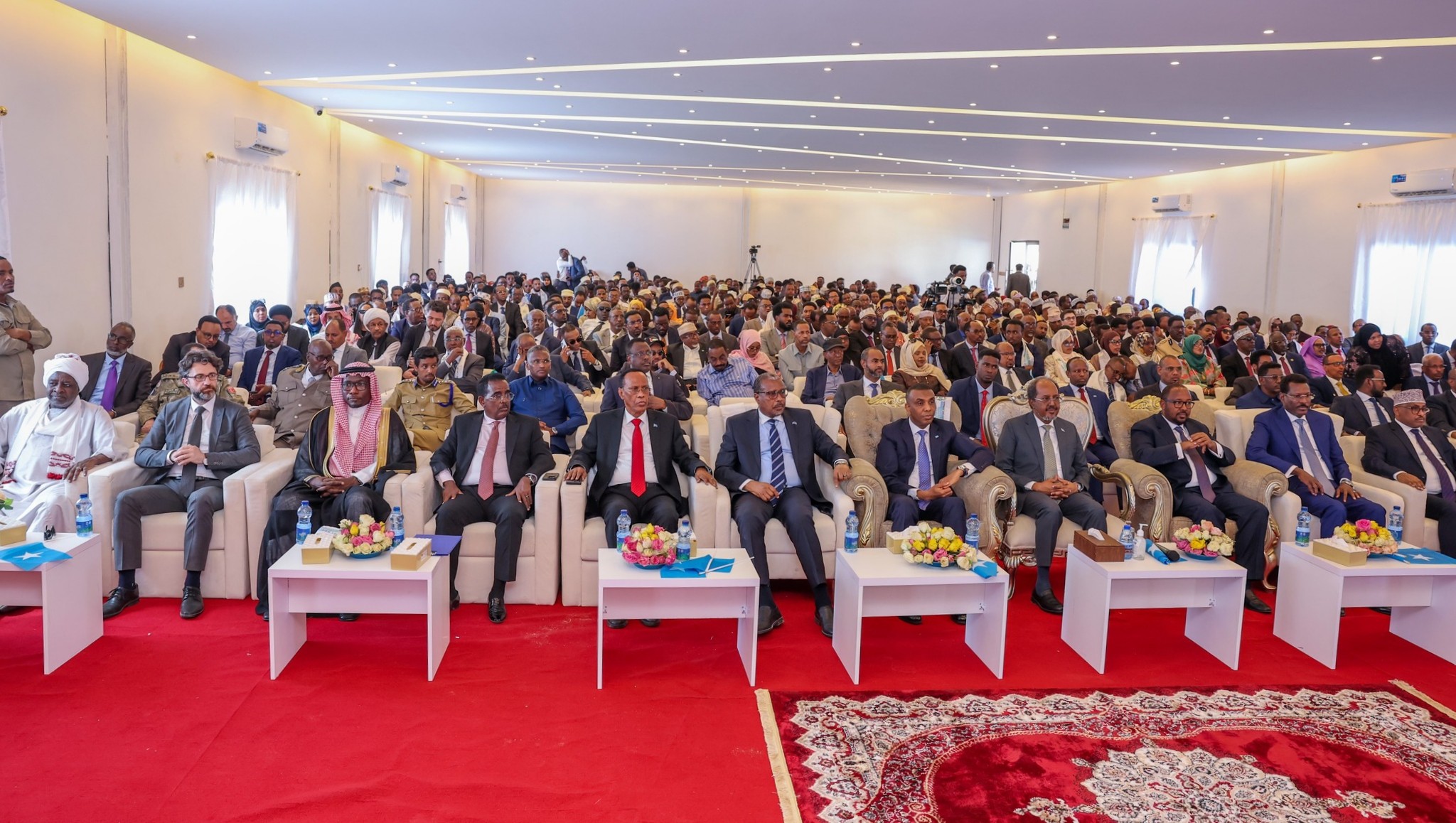 مراسم تنصيب قيادة إقليم شمال شرق الصومال، بحضور سفراء السودان ومصر والسعودية وتركيا، 17 يناير. المصدر الموقع الإخباري الصومالي «بوابة إفريقيا»