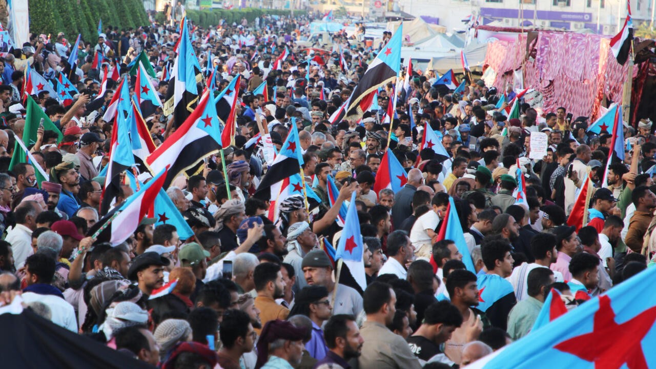 الانتقالي الجنوبي باليمن يطالب باستفتاء شعبي لحق تقرير المصير