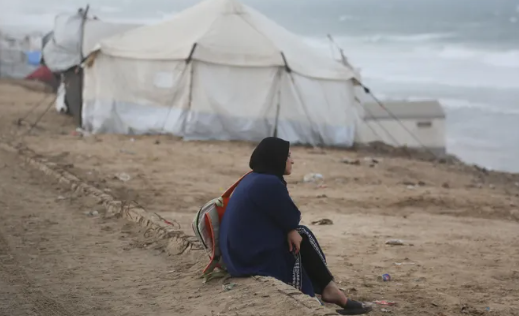 شتاء غزة.. فصول من الوجع تحت خيام غارقة وبنية تحتية مدمرة