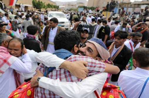 جمود الأسرى في اليمن.. هل تحولت الورقة الإنسانية إلى رهينة للمناورات السياسية؟