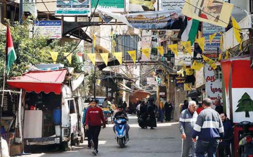 غضب في مخيمات لبنان.. رابطة المعلمين الفلسطينيين ترفض حسم 20% من رواتب "الأونروا" وتعلن التصعيد.