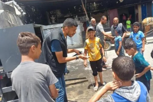حرب التراخيص.. كيف تستخدم إسرائيل "البيروقراطية" لسحق العمل الإغاثي في غزة؟