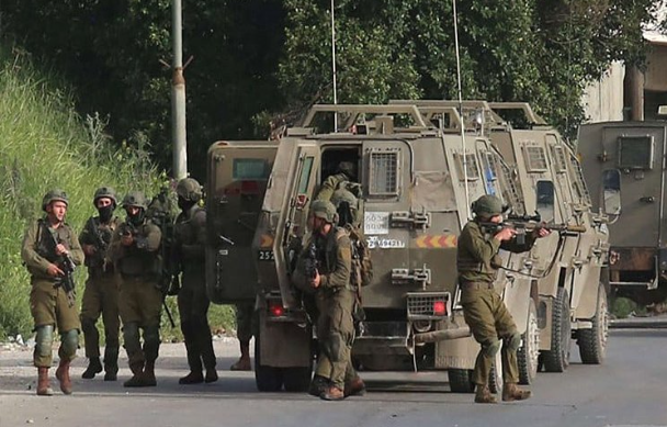 جيش الاحتلال يعتقل 6 فلسطينيين في بلدة عزون: تصعيد ممنهج يفاقم الأوضاع في قلقيلية