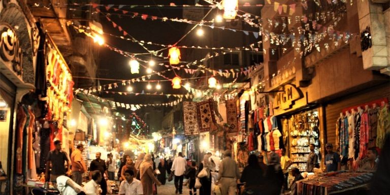 رمضان في المدن العربية.. تضامن مجتمعي واقتصاد خفي