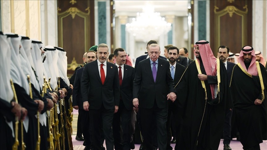 تقارب استراتيجي لحماية استقرار المنطقة.. كيف تفاعل الإعلام السعودي مع زيارة أردوغان؟
