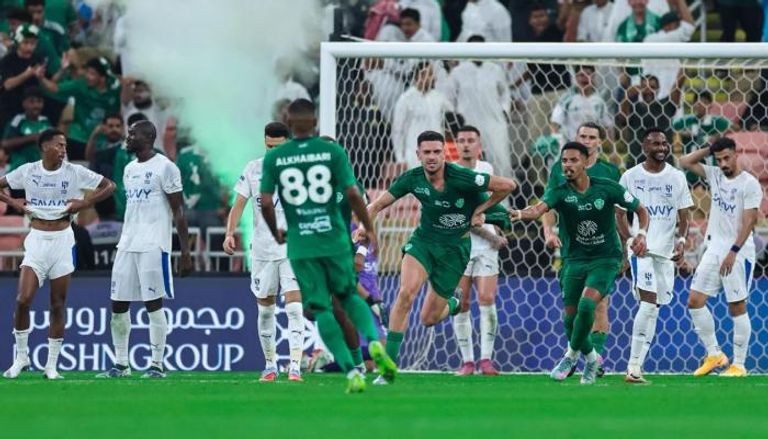 كلاسيكو الحذر والندية.. الهلال والأهلي يتقاسمان النقاط في ليلة الصراع على صدارة الدوري السعودي