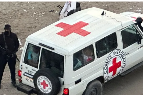 بالأسماء.. قائمة الأسرى الثمانية الذين أفرج عنهم الاحتلال اليوم ونُقلوا إلى مشافي غزة