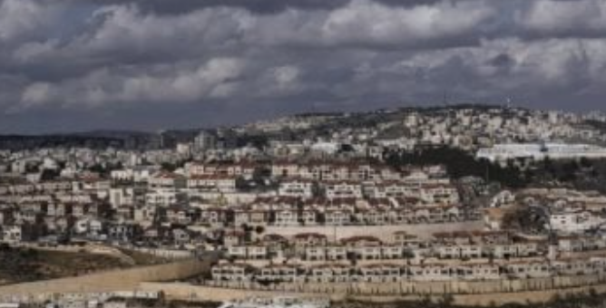 الضفة الغربية تحت النار: حملة اعتقالات تطال 18 فلسطينياً وتصعيد عسكري في مخيم بلاطة