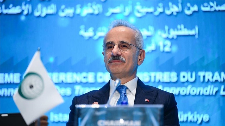 وزير النقل التركي عبد القادر أورال أوغلو
