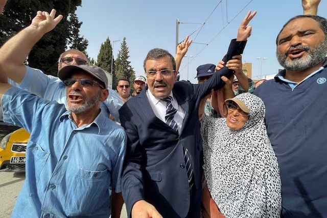 تونس: السجن 24 عاما لرئيس الوزراء السابق علي العريض