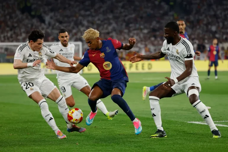 6 لاعبين من برشلونة في التشكيل المثالي بالدوري الإسباني.. من هم؟
