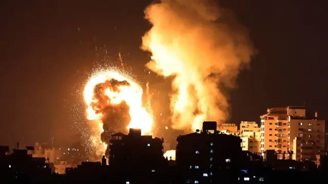 الاحتلال يشن غارات جوية شرقي خان يونس جنوب قطاع غزة