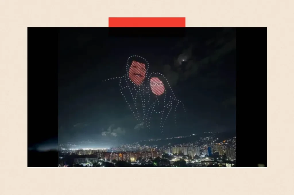 أُضيئت صور مادورو وفلوريس فوق كاراكاس
