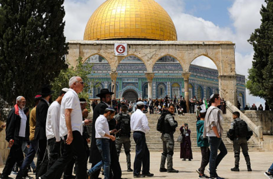 الأٌقصى تحت الحصار في رمضان.. فصل عنصري عمري وقبضة حديدية من إسرائيل