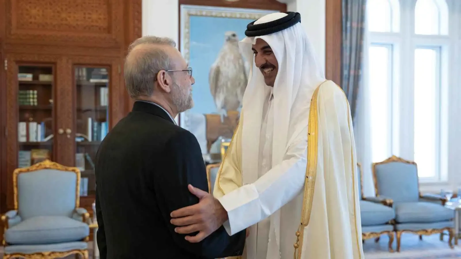 اتصال بين رئيس الوزراء القطري ووزير الخارجية الإيراني لبحث جهود إنهاء الأزمة
