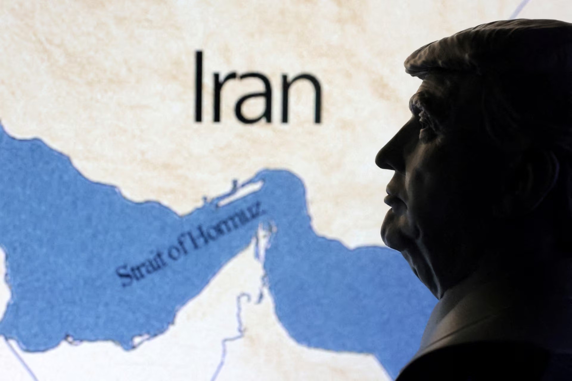 إيران: أمريكا تعهدت برفع الحصار مقابل عودة الحركة في مضيق هرمز
