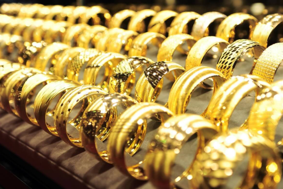 سعر الذهب اليوم في مصر: عيار 21 يسجل 6538 جنيهاً وسط تقلبات عنيفة في البورصة العالمية