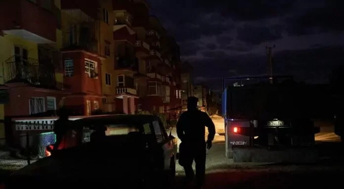 لارلارررص-696x383.jpg