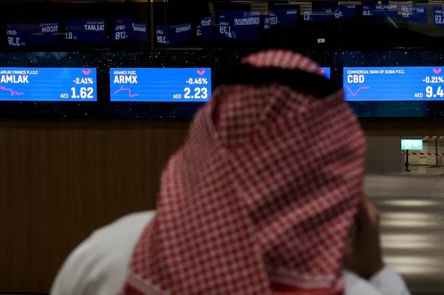 في دبي وأبوظبي.. تراجع أسواق الأسهم في الإمارات عند إغلاق الجمعة